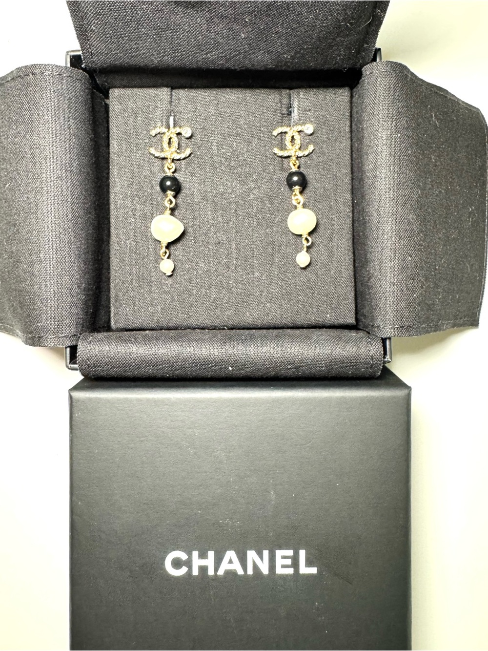 Chanel CC Logo Pearl, Crystal, & Resin Drop Earrings W Box